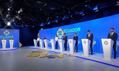 Eleições no Equador: em debate, participantes fazem minuto de silêncio por candidato assassinado