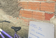Moradores relatam invasões da polícia e colocam casas à venda após operação em Guarujá