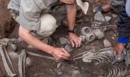 Arqueólogos encontram tumba de sacerdote de 3 mil anos no Peru