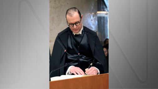 Cristiano Zanin assina termo de posse como ministro do STF