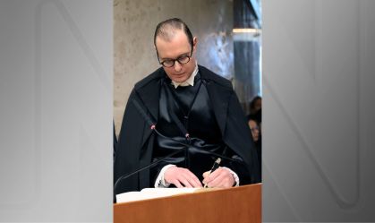 Cristiano Zanin assina termo de posse como ministro do STF
