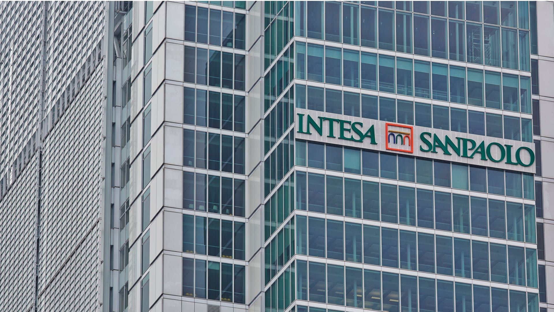 Ações de bancos italianos despencam após taxação