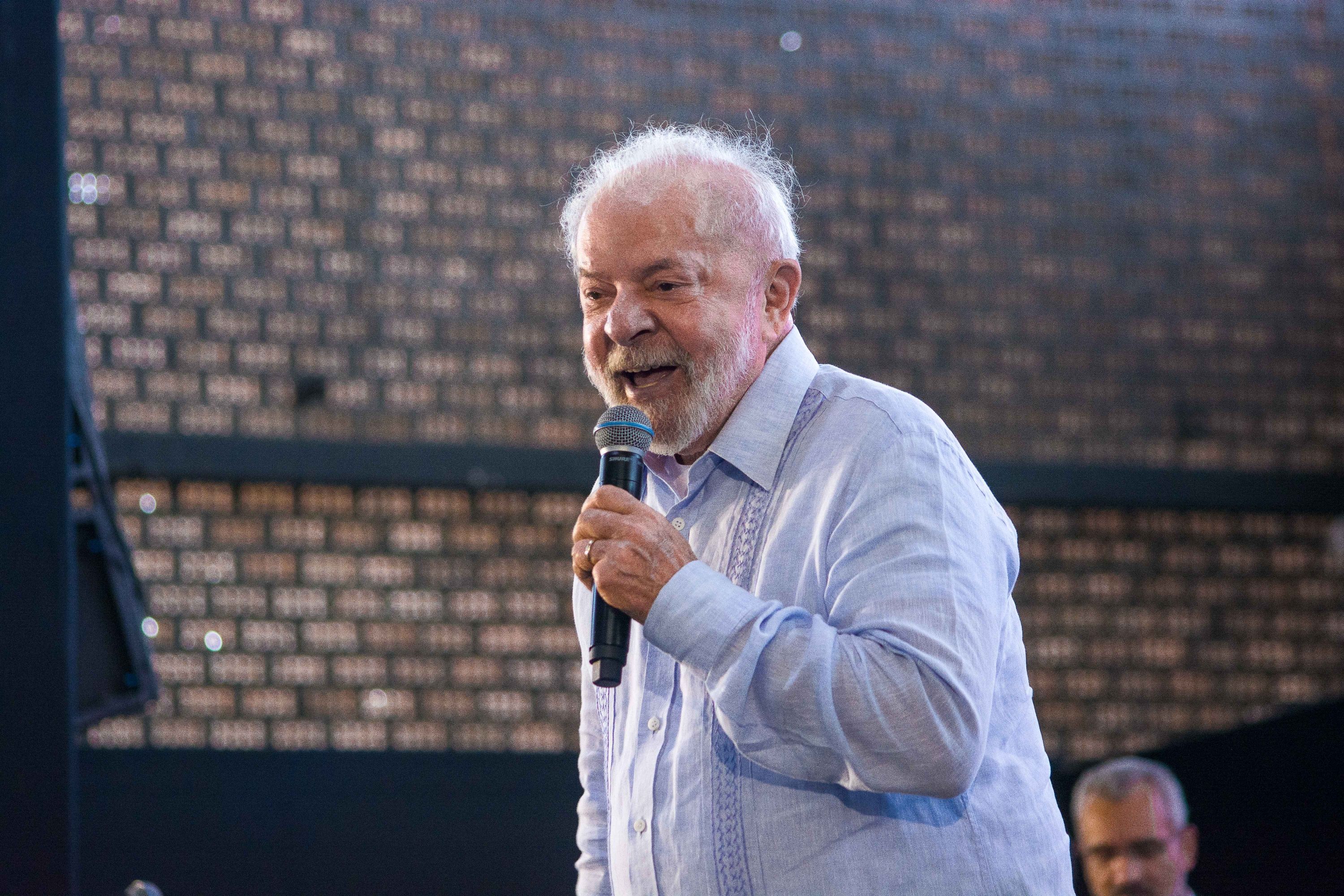 Lula chega a evento no Rio para lançar obra e formalizar financiamento a BRT