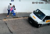 Menina asmática de 4 anos é esquecida por três horas e meia dentro da van escolar em SP