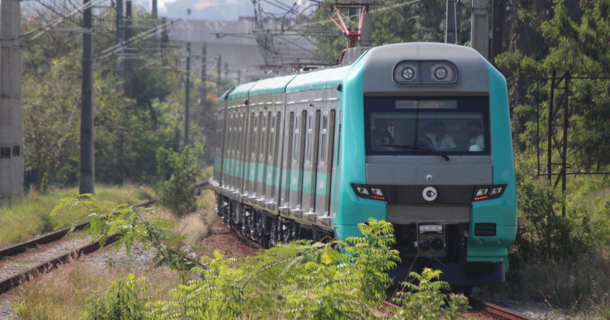 Trem da Linha 9-Esmeralda descarrila em SP e afeta circulação