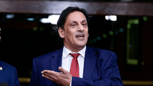 Frederick Wassef, advogado do ex-presidente Jair Bolsonaro (PL), foi alvo de operação da Polícia Federal na última sexta-feira (11) que investigava um suposto esquema de vendas ilegais de joias recebidas por Bolsonaro de chefes de Estado