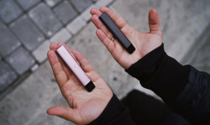 Cigarros eletrônicos: apesar de decisão da Anvisa, comercialização continua