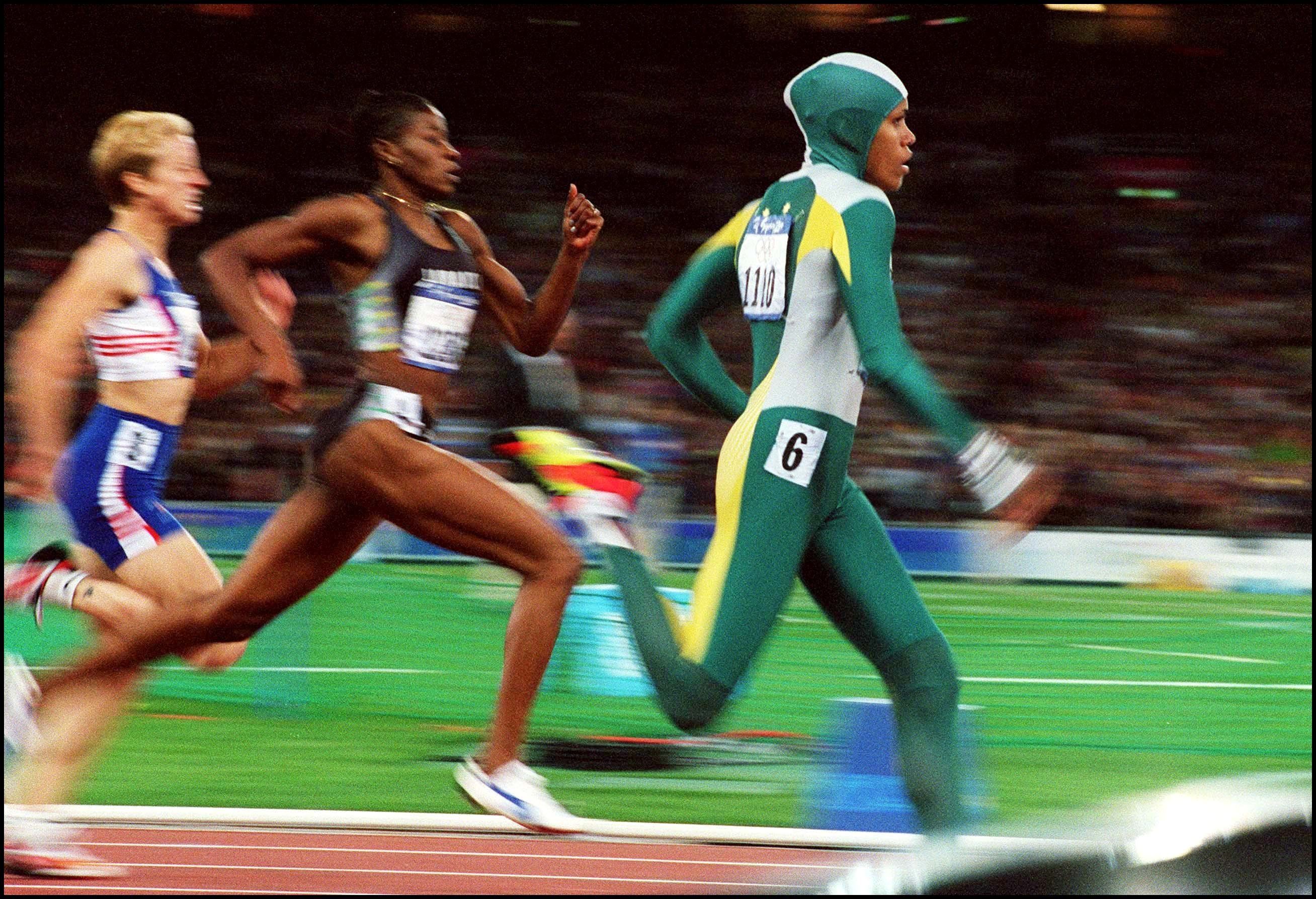 Cathy Freeman venceu a prova dos 400m rasos nas Olímpiadas de 2000 / Gamma-Rapho via Getty Images