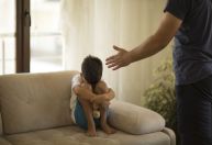 Pais estão preocupados que própria raiva possa influenciar os filhos, diz estudo