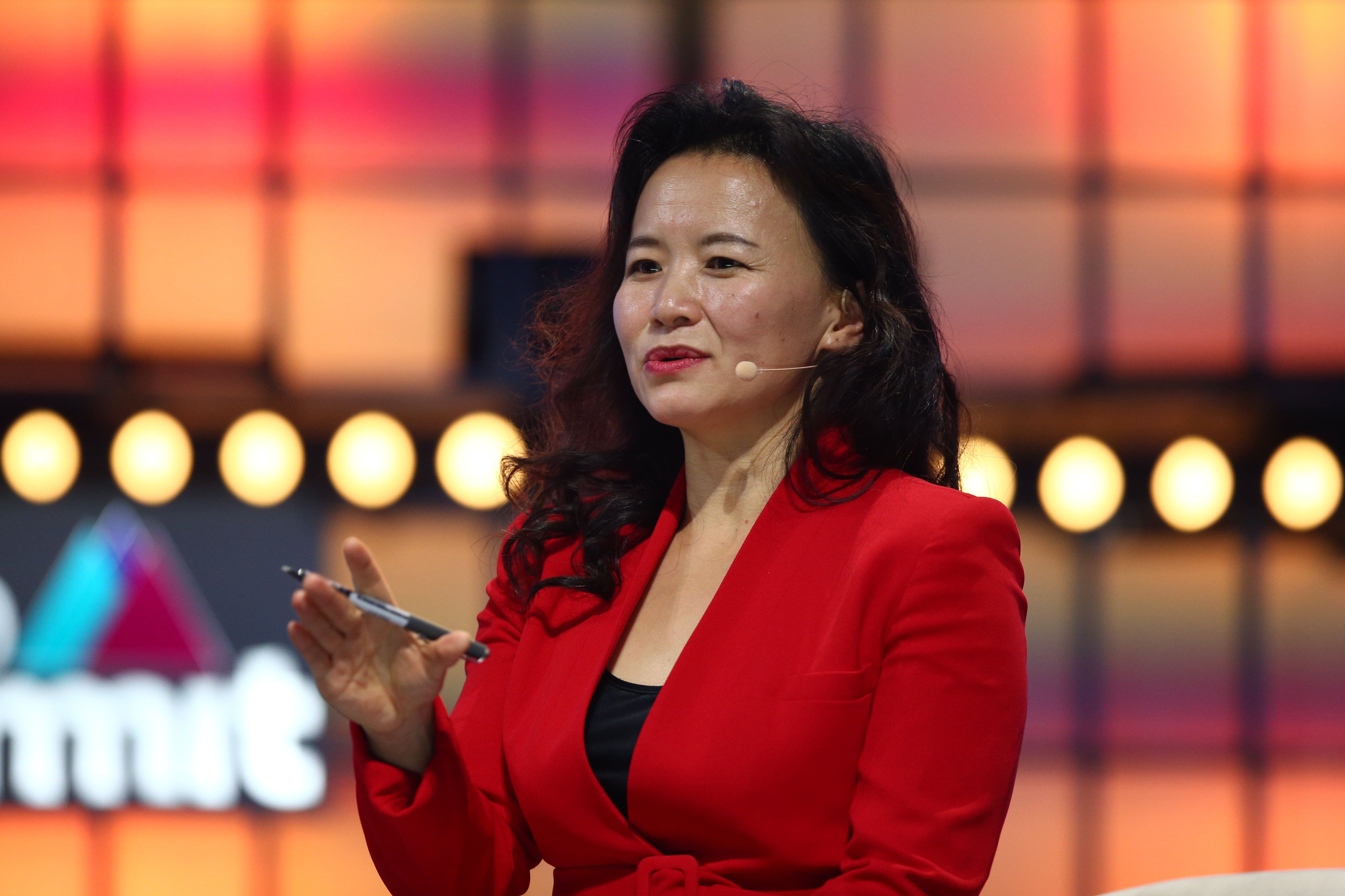 A âncora da TV australiana Cheng Lei, no Web Summit em Lisboa, Portugal, em 6 de novembro de 2019
