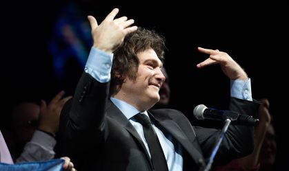 Milei comemora ida ao 2º turno e diz que dois terços dos argentinos votaram por mudança