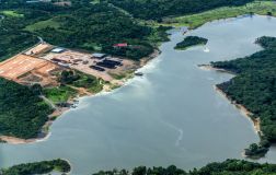 Plantas industriais na floresta amazônica, em Manaus, na Amazônia brasileira, em janeiro de 2023.