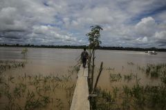 Vista do rio Amazonas na cidade de Letícia, na Amazônia colombiana, em abril de 2023.