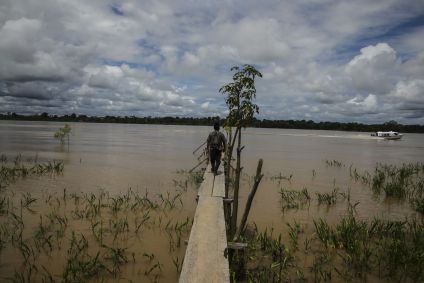 Vista do rio Amazonas na cidade de Letícia, na Amazônia colombiana, em abril de 2023.