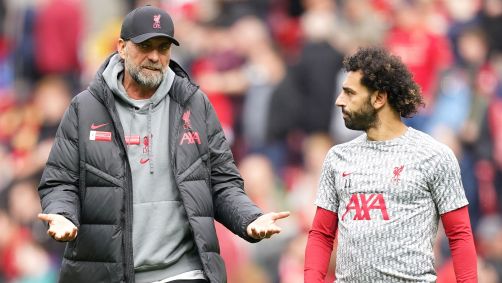 Klopp e Salah conversam em jogo do Liverpool na Premier League