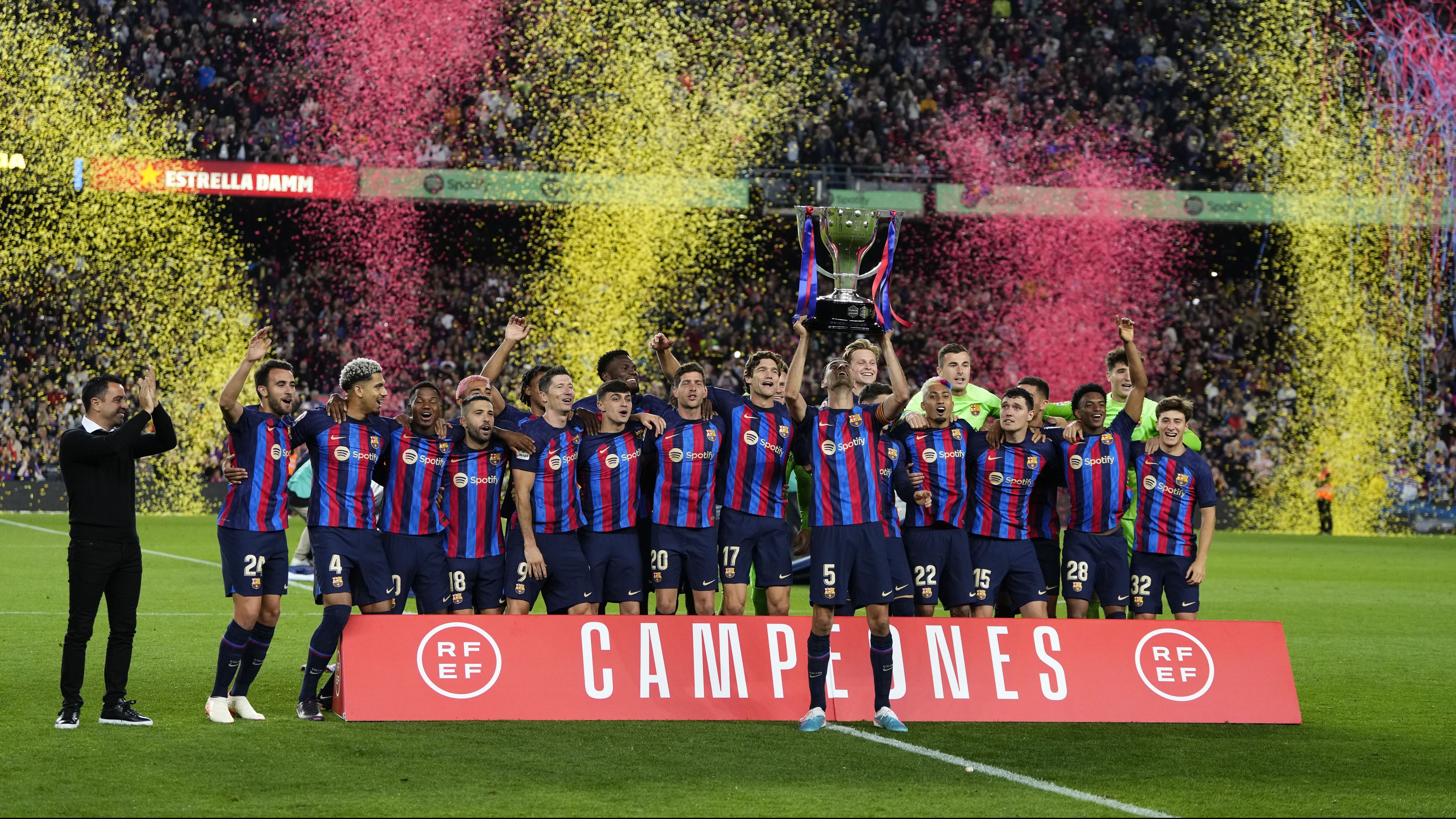 Barcelona comemorando o título do campeonato espanhol da temporada de 2023/2024