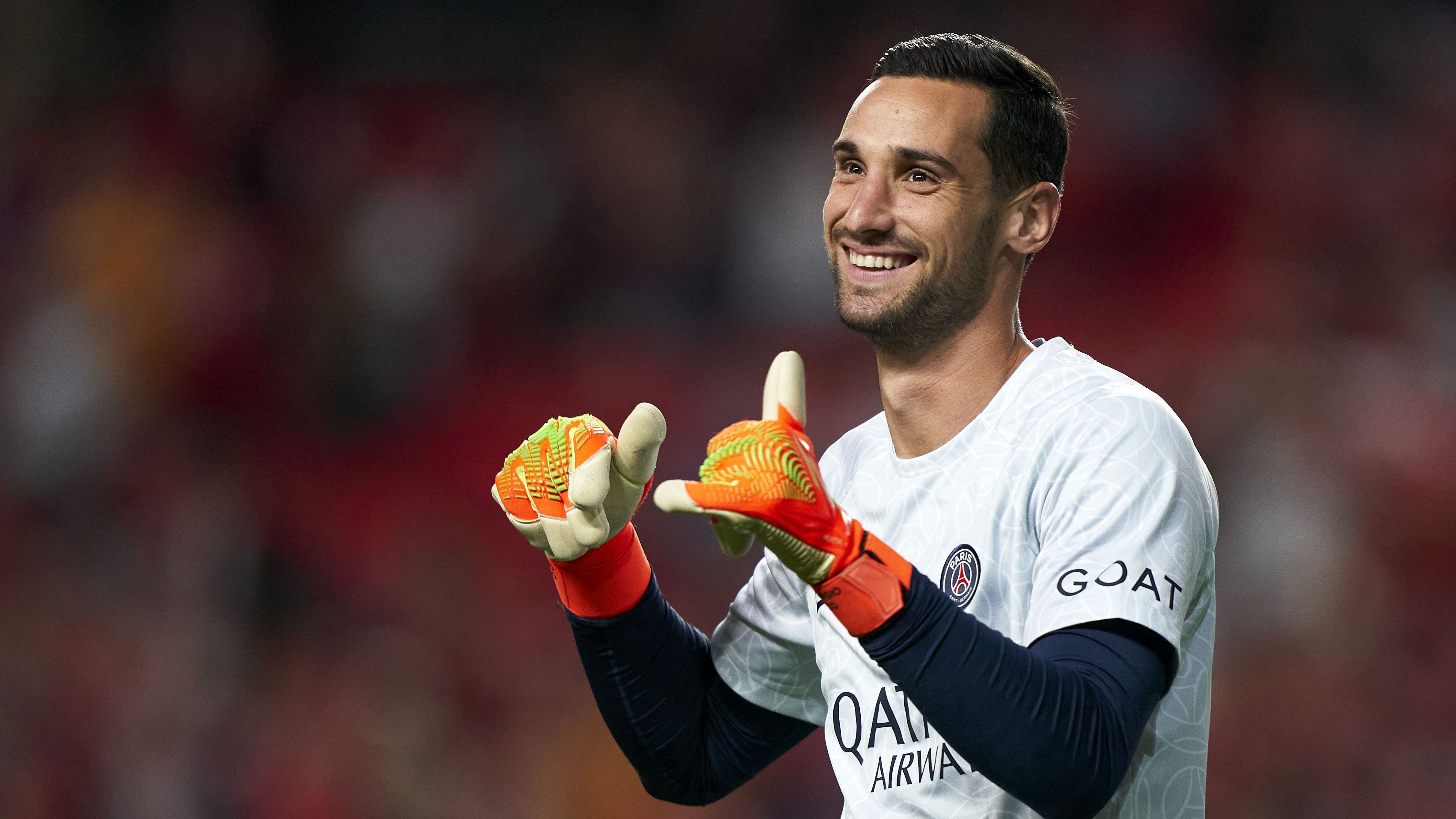 Sergio Rico, goleiro do PSG, deixou o hospital depois de quase três meses internado