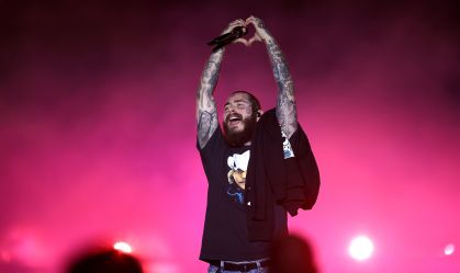 Post Malone se apresenta no Stadium 974, em Doha, no Catar, em dezembro de 2022.