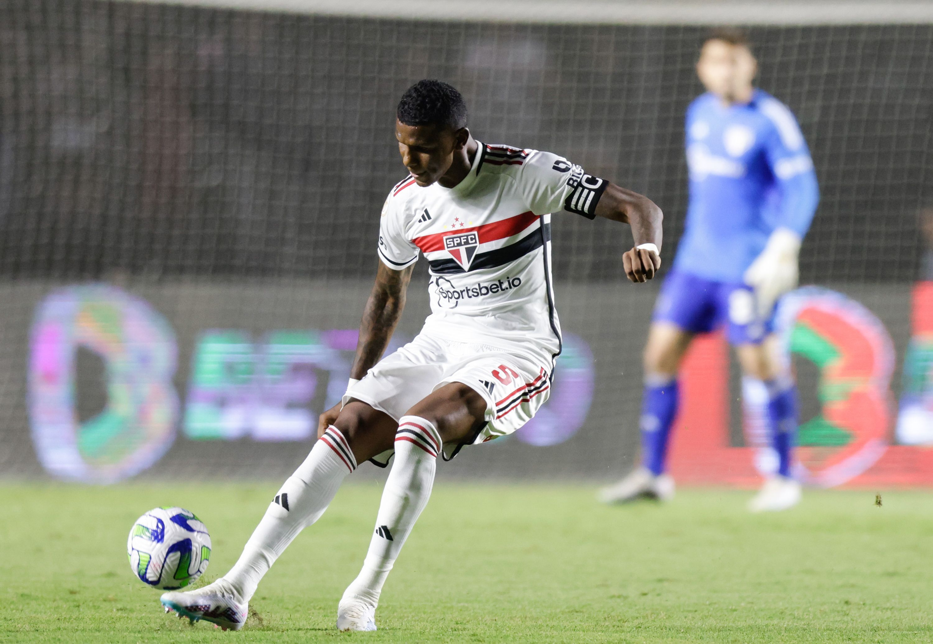 Arboleda deve retornar ao time titular do São Paulo contra o San Lorenzo
