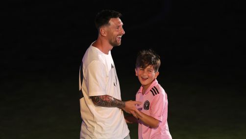 Messi e Thiago brincam durante apresentação do argentino no Inter Miami