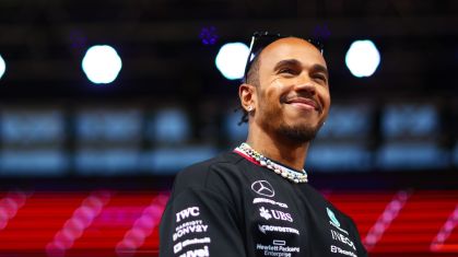Lewis Hamilton renovou contrato com a Mercedes até 2025