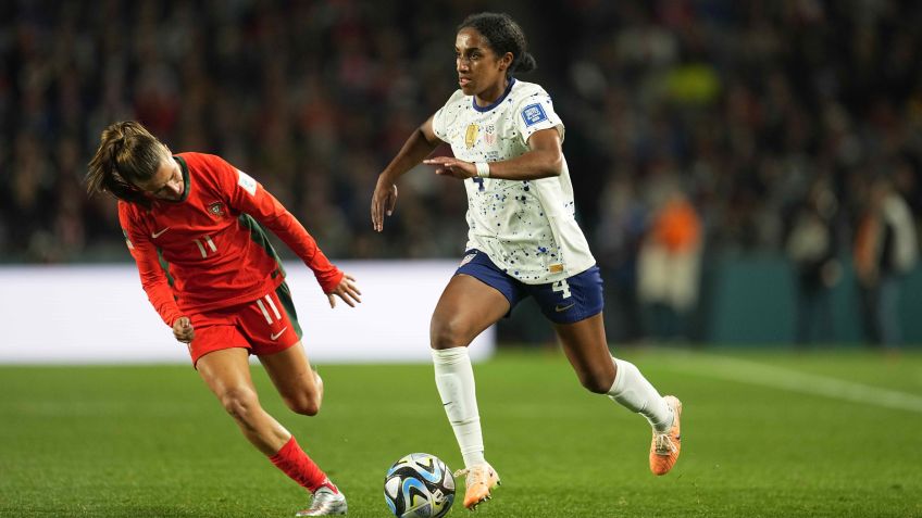 A zagueira norte-americana Naomi Girma em ação contra Portugal / Ulrik Pedersen/DeFodi Images via Getty Images