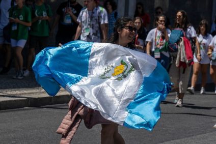 Bandeira da Guatemala é agitada por cidadão