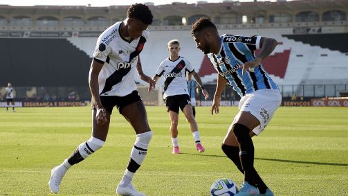 Vasco e Grêmio jogaram em São Januário com portões fechados