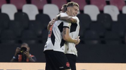 Vegetti comemora seu primeiro gol com a camisa do Vasco
