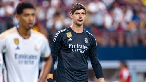 Thibaut Courtois em ação durante amistoso entre Real Madrid e Barcelona, em Arlington, nos Estados Unidos