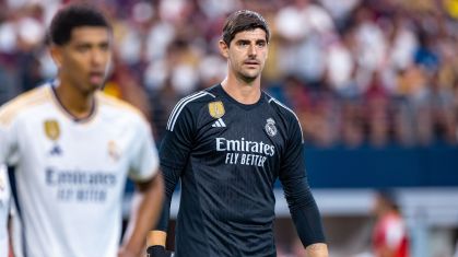 Thibaut Courtois em ação durante amistoso entre Real Madrid e Barcelona, em Arlington, nos Estados Unidos