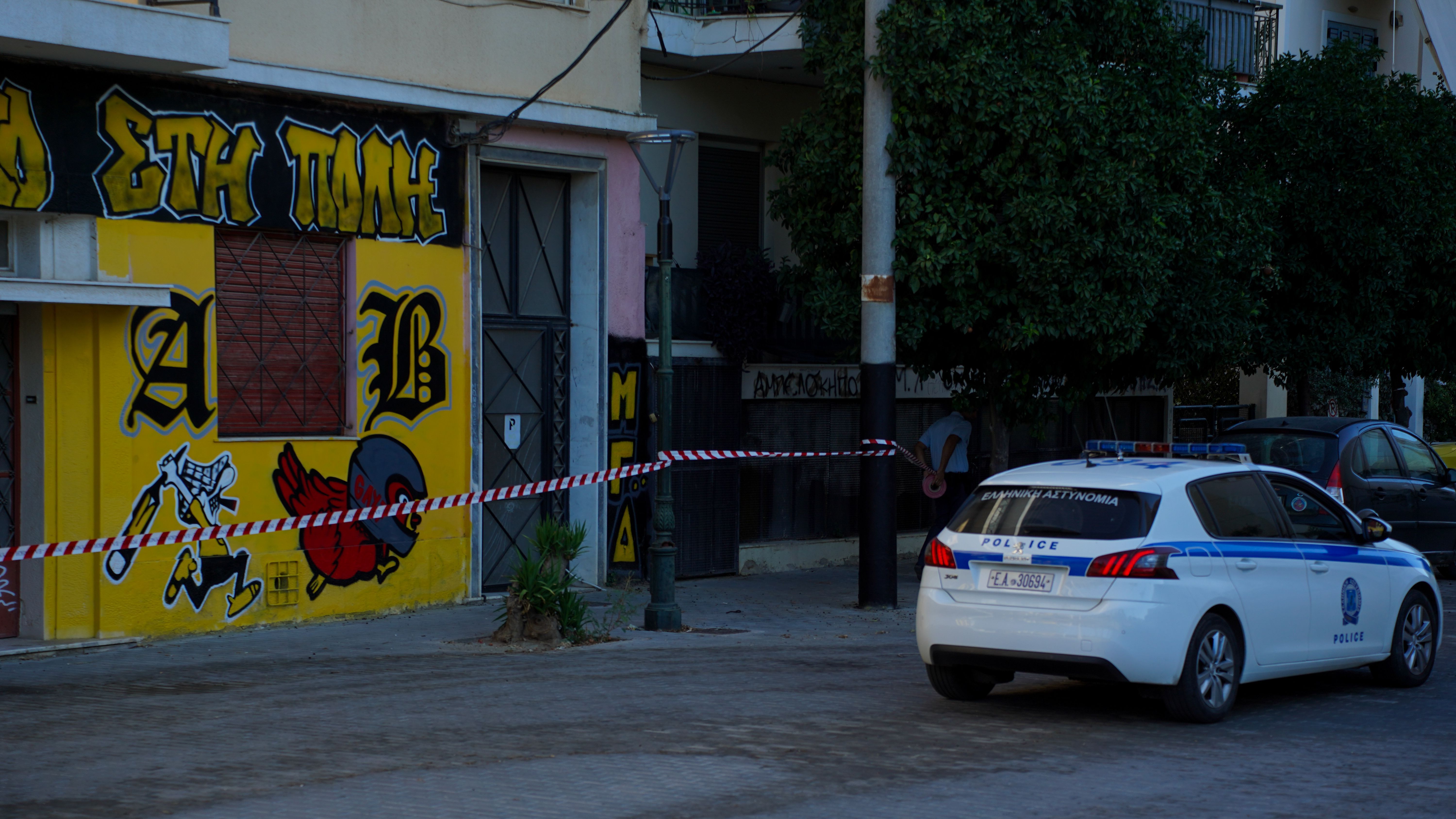 Torcedores de Dinamo Zagreb e AEK Atenas brigaram antes de jogo da Champions League