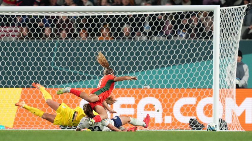 Atacante portuguesa Ana Capeta acerta chute na trave em jogo contra os EUA, pela Copa do Mundo Feminina / Robin Alam/USSF/Getty Images
