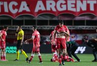 Imagem forte: Marcelo, do Fluminense, é expulso após causar lesão chocante na Libertadores
