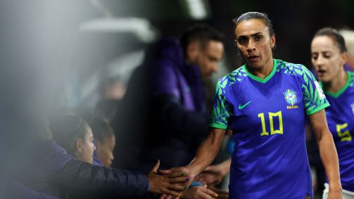 Marta após ser substituída no empate do Brasil contra a Jamaica