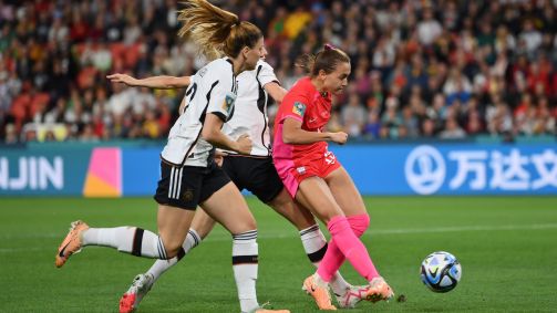 A sul-coreana Casey Phair se tornou a jogadora mais jovem a entrar em campo em uma Copa do Mundo feminina, aos 16 anos e 26 dias