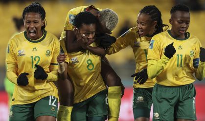 Jogadoras da África do Sul comemoram a classificação inédita para as oitavas de final