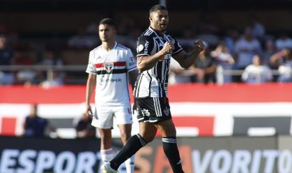 Hulk comemora o primeiro gol do Atlético-MG sobre o São Paulo no Morumbi