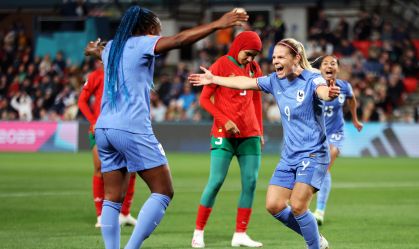Diani e Le Sommer comemoram gol da França contra Marrocos