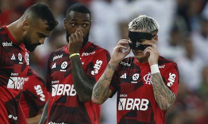 Fabricio Bruno, Gerson e Varela antes de Flamengo x Grêmio