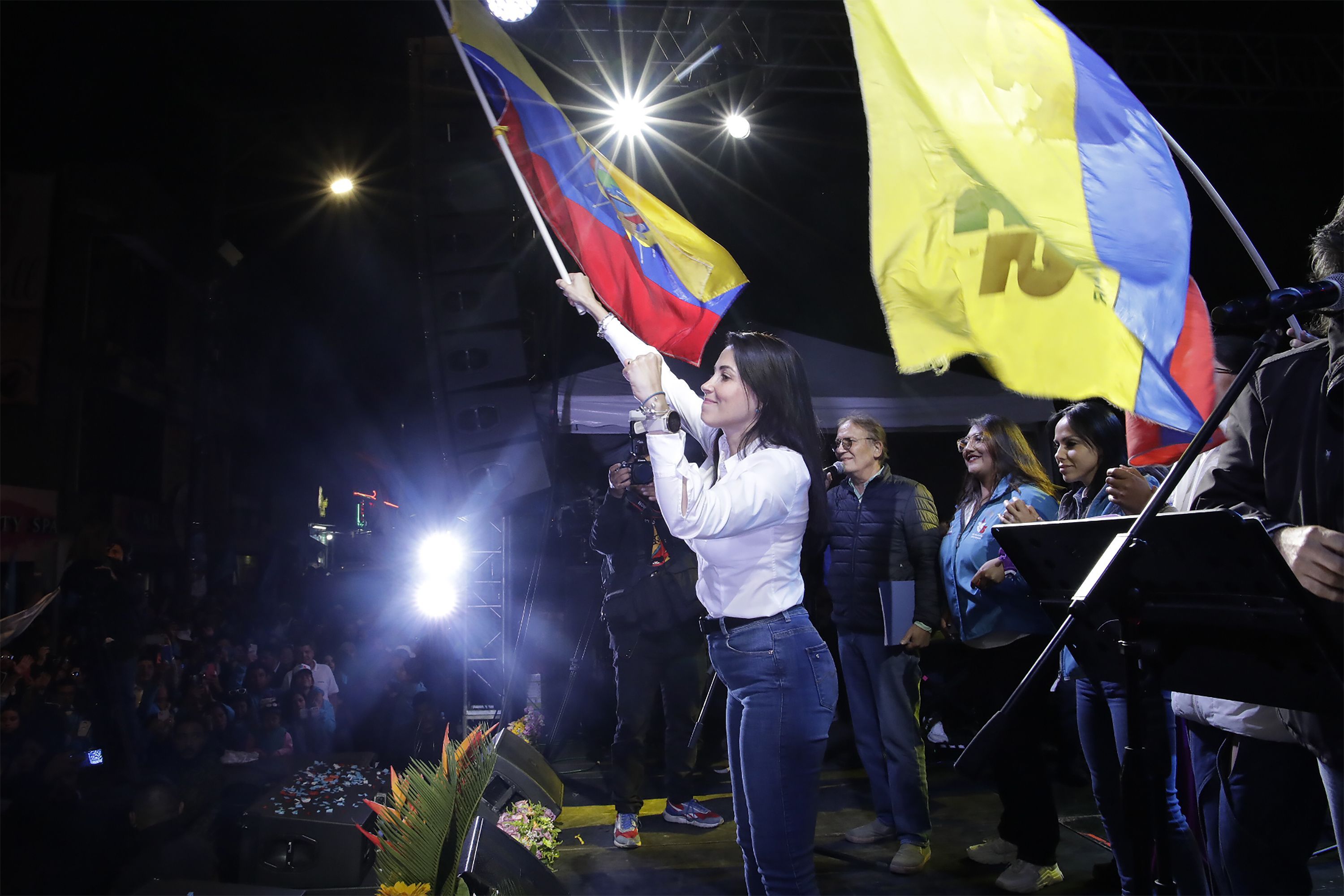A candidata Luisa Gonzalez lidera as pesquisas eleitorais no Equador