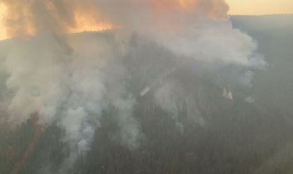 Mais de 230 incêndios florestais atingem noroeste do Canadá e fazem 20 mil pessoas deixarem suas casas