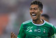 Capitão, Firmino faz três gols em estreia da Liga Saudita, e ex-Grêmio marca golaço; veja