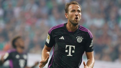 Harry Kane comemora seu primeiro gol pelo Bayern de Munique