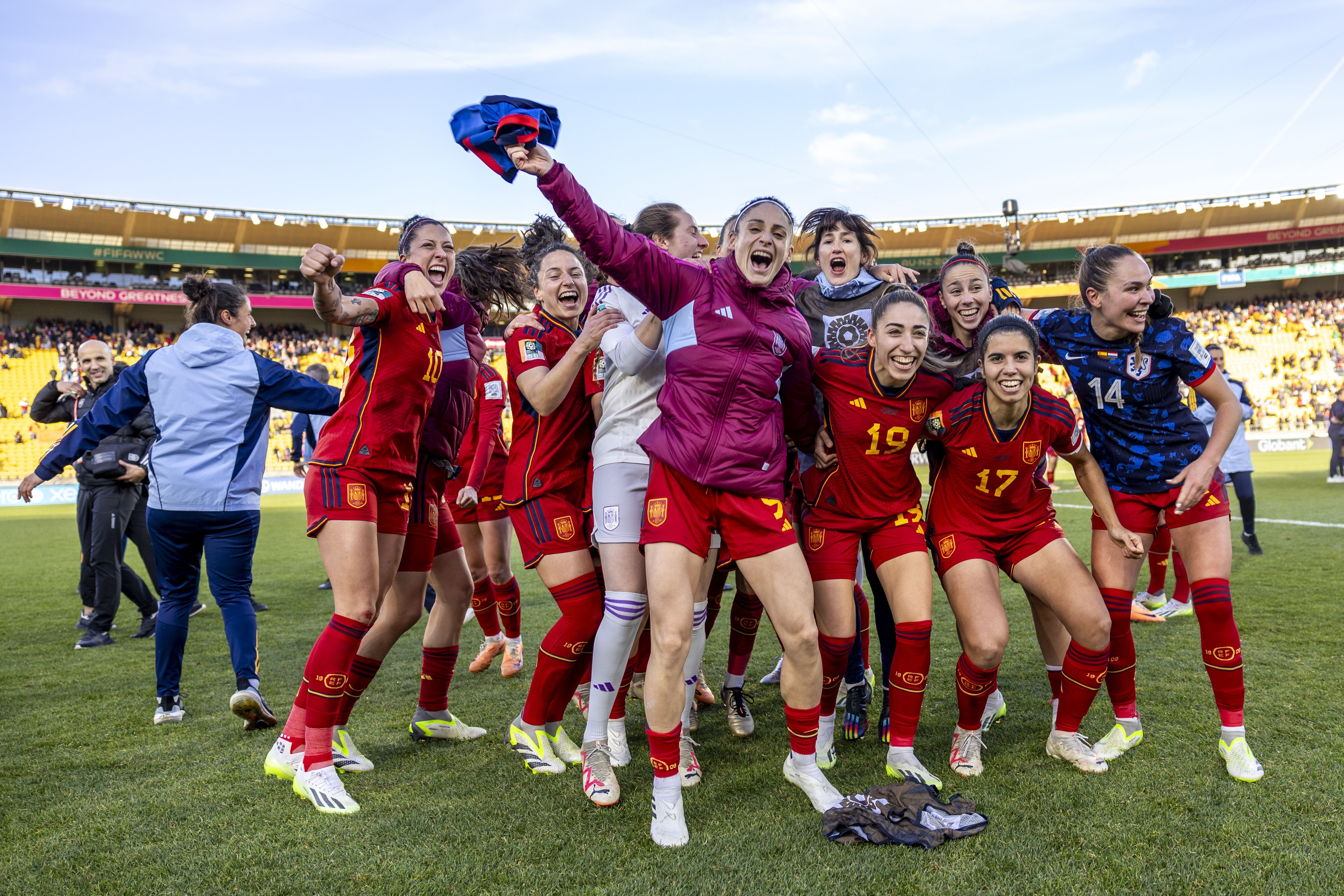 Espanholas comemoram classificação às semifinais / Maja Hitij - FIFA/FIFA via Getty Images