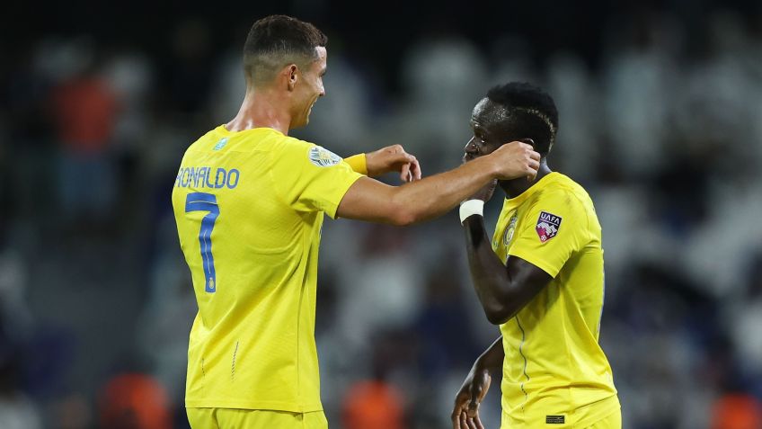 Cristiano Ronaldo e Sadio Mané comemoram gol do Al-Nassr na final da Liga dos Campeões Árabes / Yasser Bakhsh/Getty Images
