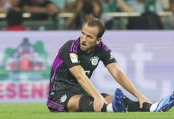 Kane sofre com bolhas nos pés após assinar contrato vitalício de chuteiras, diz jornal