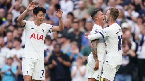 Jogadores do Tottenham comemoram gol