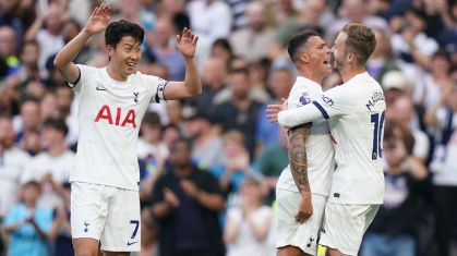 Jogadores do Tottenham comemoram gol