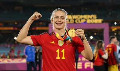 Putellas aproveita título da Espanha para cobrar atenção da Fifa ao futebol feminino